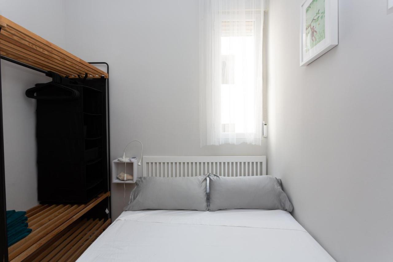 Amparo Apartment Madrid Bagian luar foto